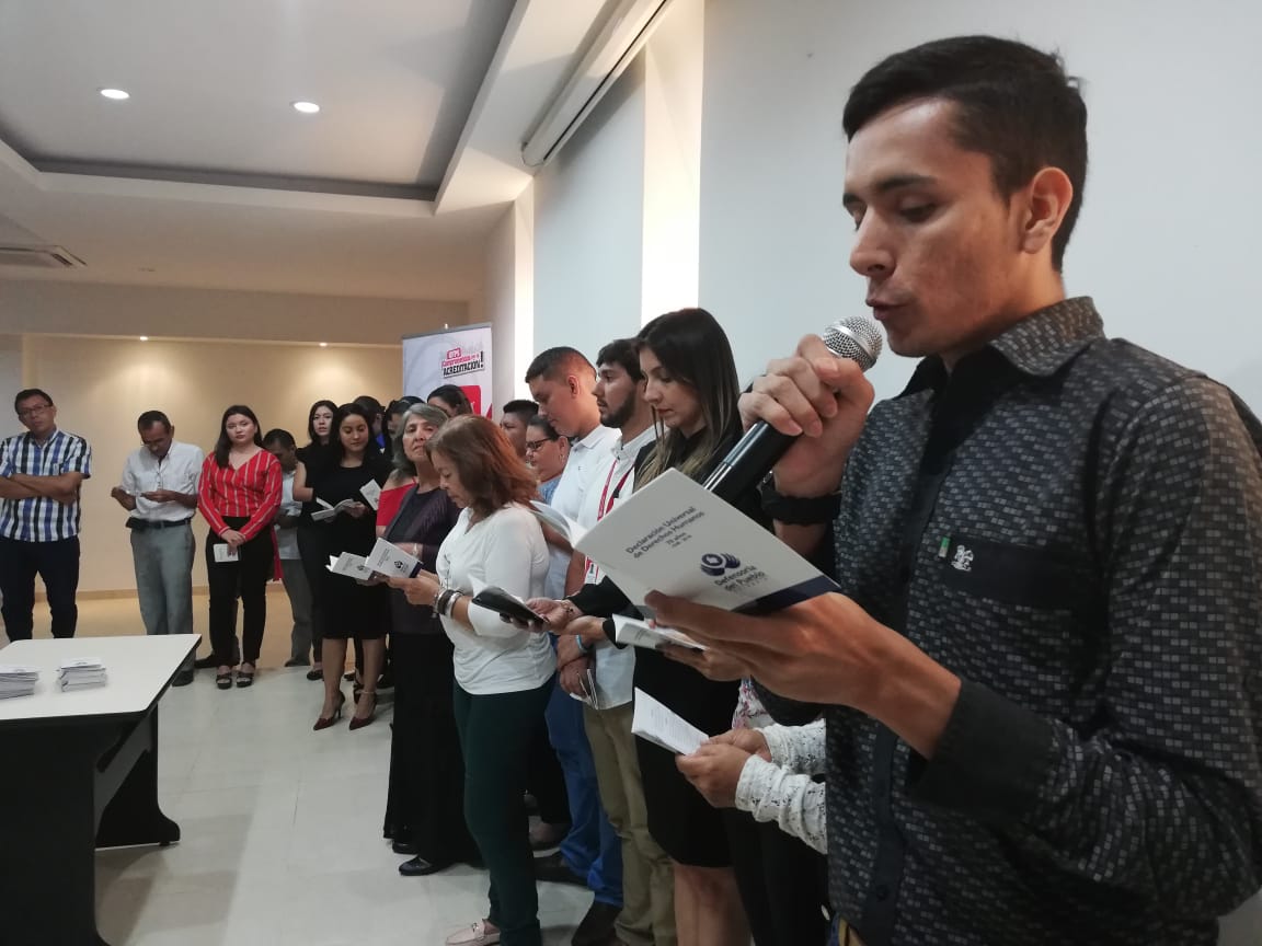 aldenino1980's tweet photo. #DeclaracionUniversalDDHH @DefensoriaCol @jorgealbertovil #EscuelaDeDDHHIvánVillamizarLuciani
Cierre diplomado DDHH: Retos Regionales, gracias @UFPSCUCUTA @UFPSderecho
Lecturatón declaración universal de los DDHH.
Celebración #10deDiciembre
#NorteDeSantander https://t.co/YZlXrDWD8y