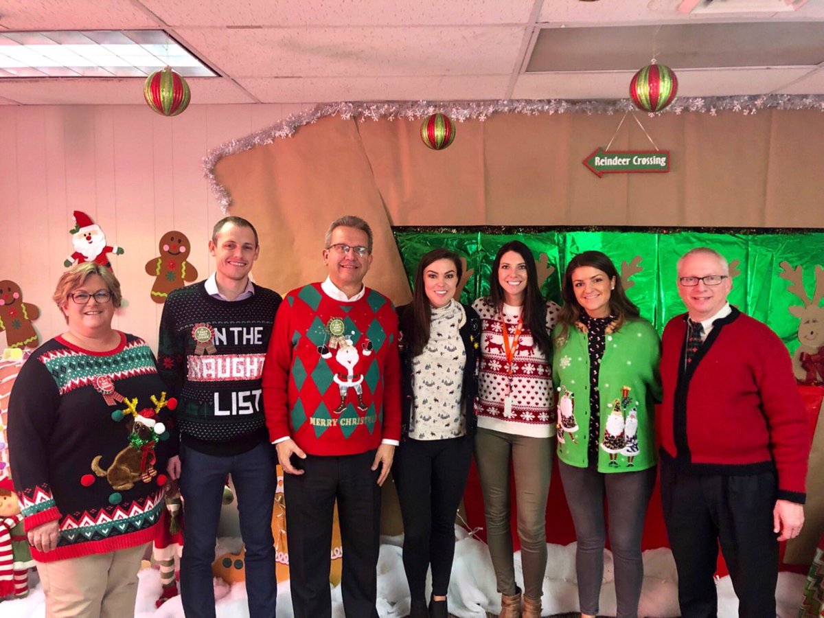 GaryRose4UTVols's tweet photo. Sharing the spirit of the season @Reinhart_KNX Love this special time of the year and the blessing of being surrounded and supported by such incredible teammates! #winningwiththebestpeople #reinhartcountry #getitrightfromus https://t.co/JTl4JxCRto