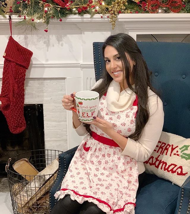 Heather_115's tweet photo. Mrs. Claus Bakery back open for business! 🤶🏻🎄🍪 ❤️Making spirits bright since 1989❤️ Vegan gluten free gingerbread  cookies baking away😍😍 What’s your favorite holiday treat?

#glutenfree #christmastreats #knowyouringredients #mrsclaus #bakinggoals #ve… https://t.co/sykrSOe2LD https://t.co/zzodLe0eFP