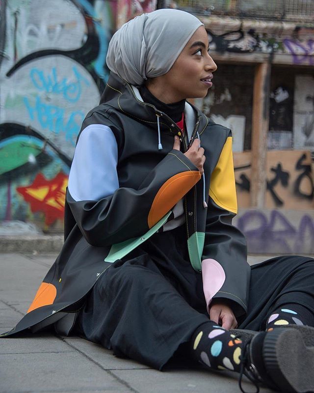 HappySofficial's tweet photo. Focus on what makes you happy. 💫 📷@fatuminamusic #StutterheimxHappySocks #HappinessEverywhere #ColorTheRain https://t.co/GrEIHp5khU https://t.co/Lul88DBJTc