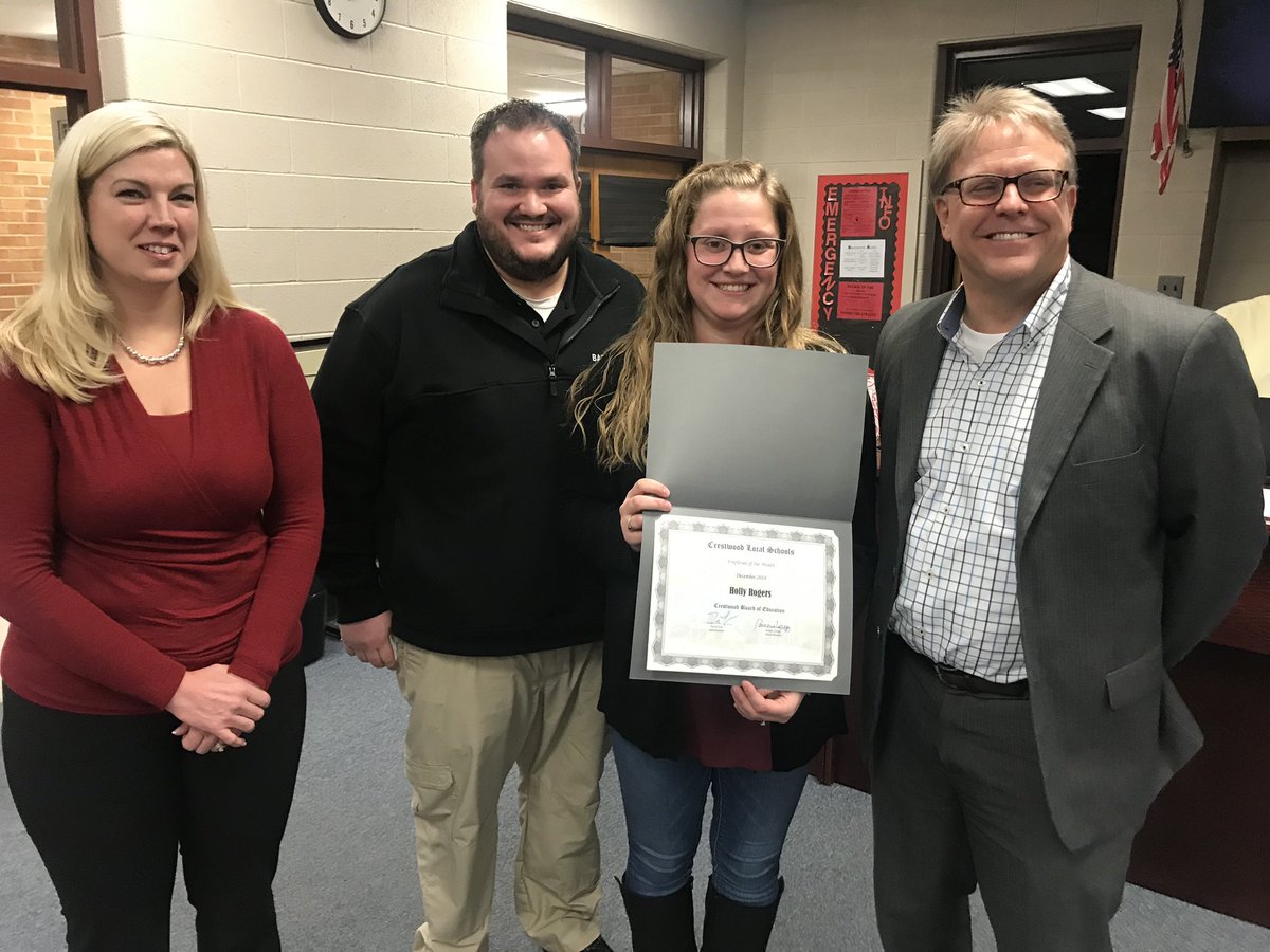 aps_jschmidt's tweet photo. Congratulations to Holly Rogers!!
She is the December 2018 Crestwood Local Schools District Employee of the Month!
We are so grateful and happy to have Holly as part of the middle school team! #everykid #CMSREDDEVILS @CrestwoodSupt https://t.co/VlD400Miwo