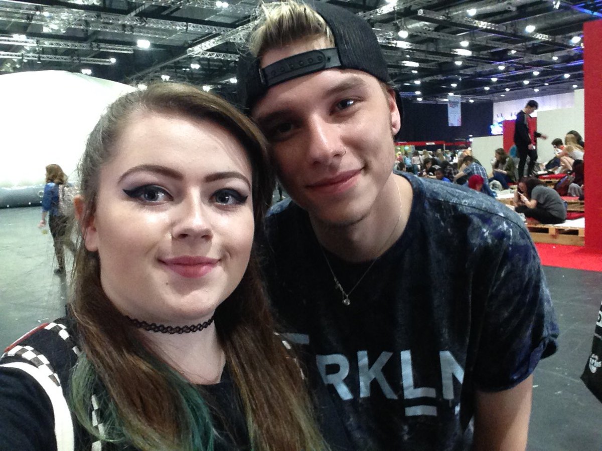 sophielovve's tweet photo. Since it’s @xitsmike ‘s Birthday today - have a major throwback to #SitC2016 he was so lovely to chat to and gave the best hug ^-^ I hope you have a lovely birthday https://t.co/tq1pogd6z0
