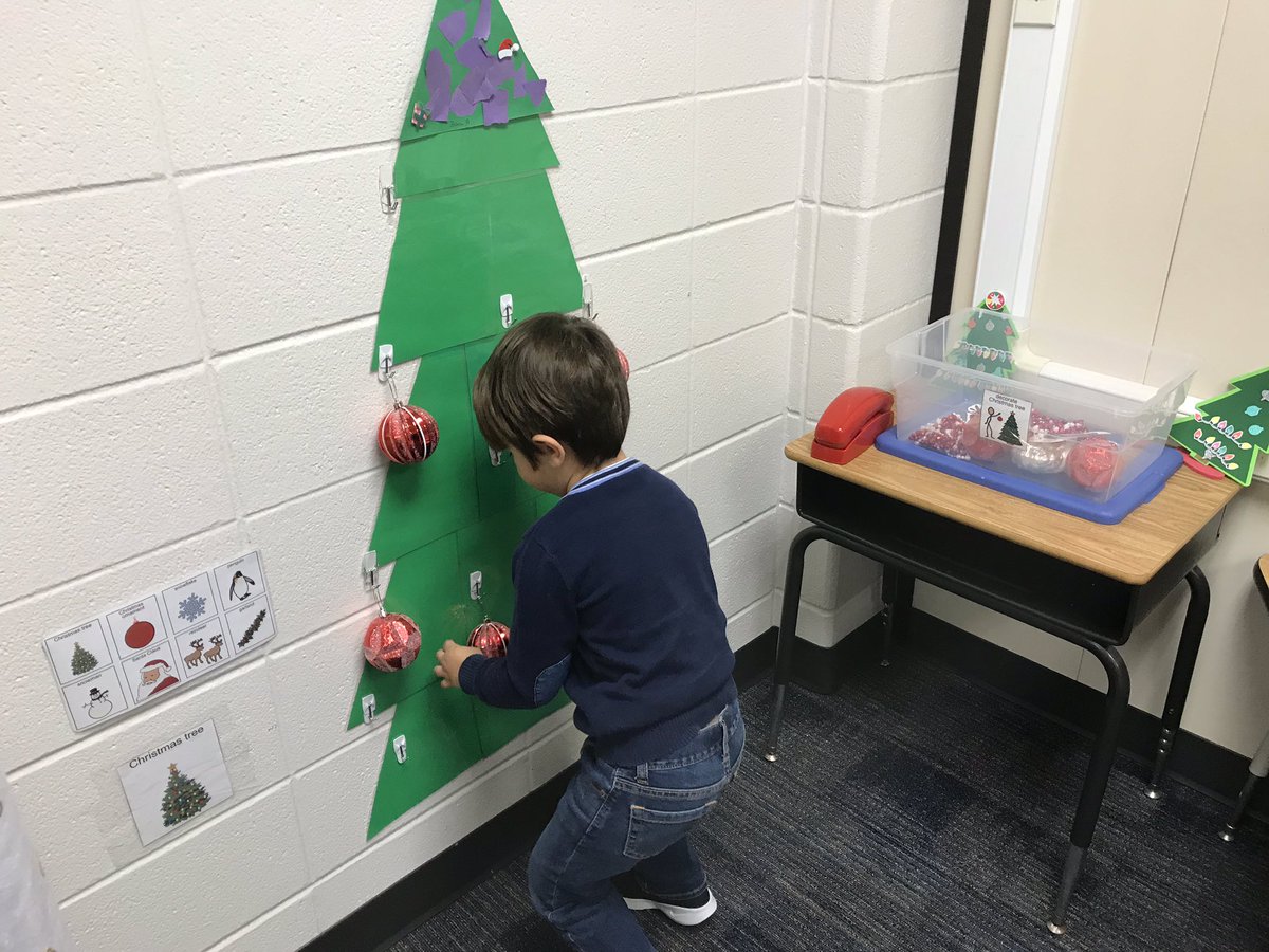 HeatherDykes589's tweet photo. It’s Christmas time in PALS!! #preschool #christmas #KISDTeamSpEdP2P #KleinSLPs #momentsinklein @KarlaD_SLP https://t.co/R4KuZ6H949