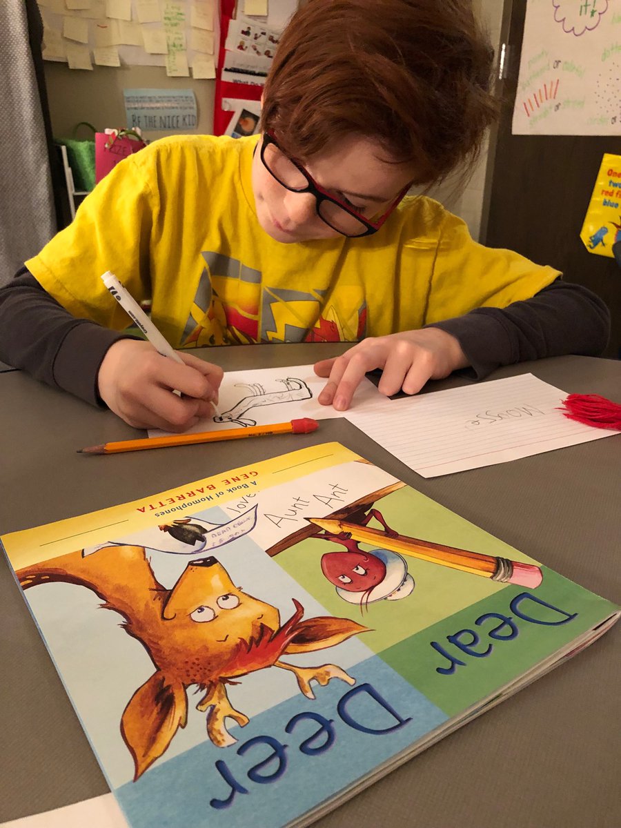 KatiebellSLP's tweet photo. โฆ@SLCSpearsonโฉ students making symbol connections with #homophones #figurativelanguagefun https://t.co/RaZVD95VYa