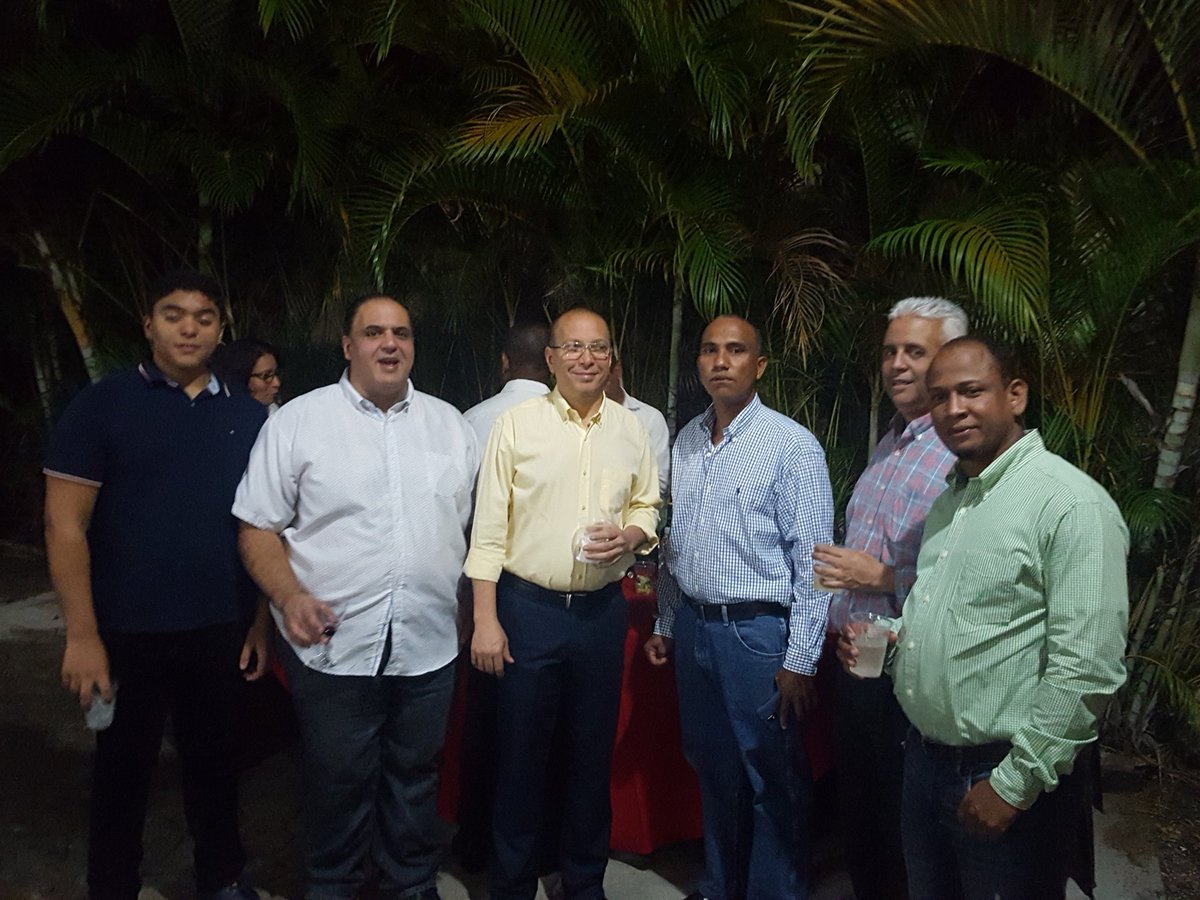 hi8rcd's tweet photo. Fiesta de navidad https://t.co/xx2vbDc9Fo