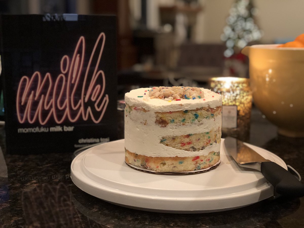 meknapp206's tweet photo. Thanks to my husband and @momofuku @milkbarstore for the stellar book and cake for my 30th! https://t.co/YApO5uovNR