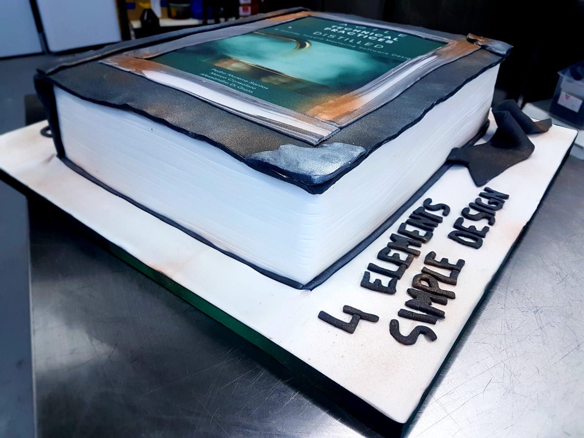 Some books taste like passion fruit😍
13kg #bespokecake for a special customer <a href="/consolondon/">Marco Consolaro</a> 🎂
#patisserie #celebrate #book