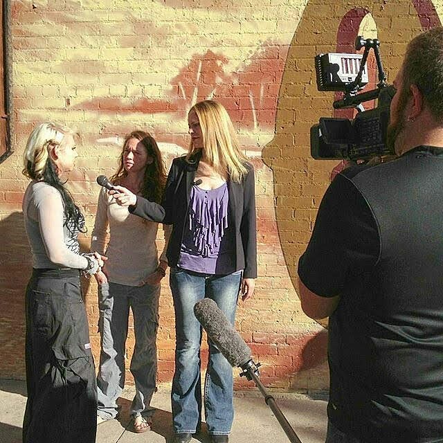 happydayprods's tweet photo. #behindthescenes of #thewarning with uber-talented @aeonmonster
#production #actress #actor #actorslife #actresslife #crew #filmproducer #model #art #thisismyjob #hollywood #summermoore
https://t.co/SJRYKOlPUs
https://t.co/M135RQNPMu https://t.co/JtbPYniCAM