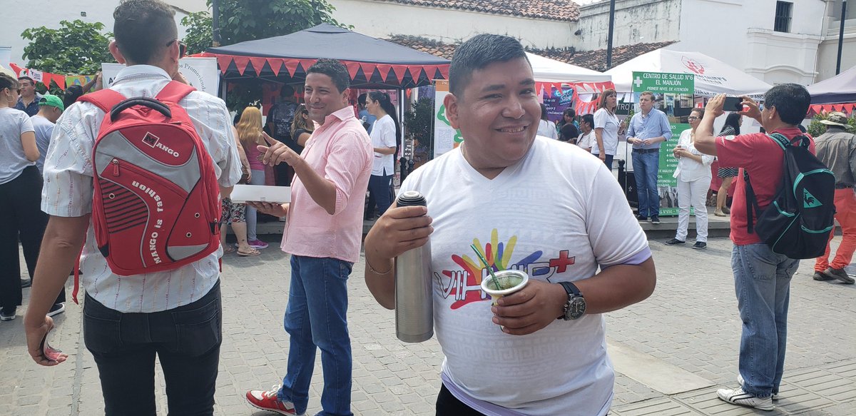 VihvirMas's tweet photo. En el marco del DÍA MUNDIAL DE LA RESPUESTA AL VIH/SIDA acompañamos al Programa provincial de VIH, ITS y Hepatitis virales.Salta realizando prevencion y concientizando sobre vih y derribando uno de los grandes mitos, con el lema COMPARTIR UN MATE NO TRANSMITE VIH! :D https://t.co/IhZvlx5YP0
