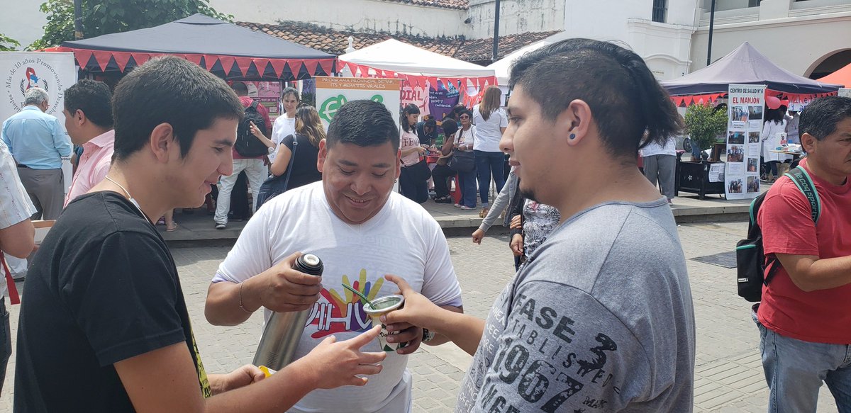 VihvirMas's tweet photo. En el marco del DÍA MUNDIAL DE LA RESPUESTA AL VIH/SIDA acompañamos al Programa provincial de VIH, ITS y Hepatitis virales.Salta realizando prevencion y concientizando sobre vih y derribando uno de los grandes mitos, con el lema COMPARTIR UN MATE NO TRANSMITE VIH! :D https://t.co/IhZvlx5YP0