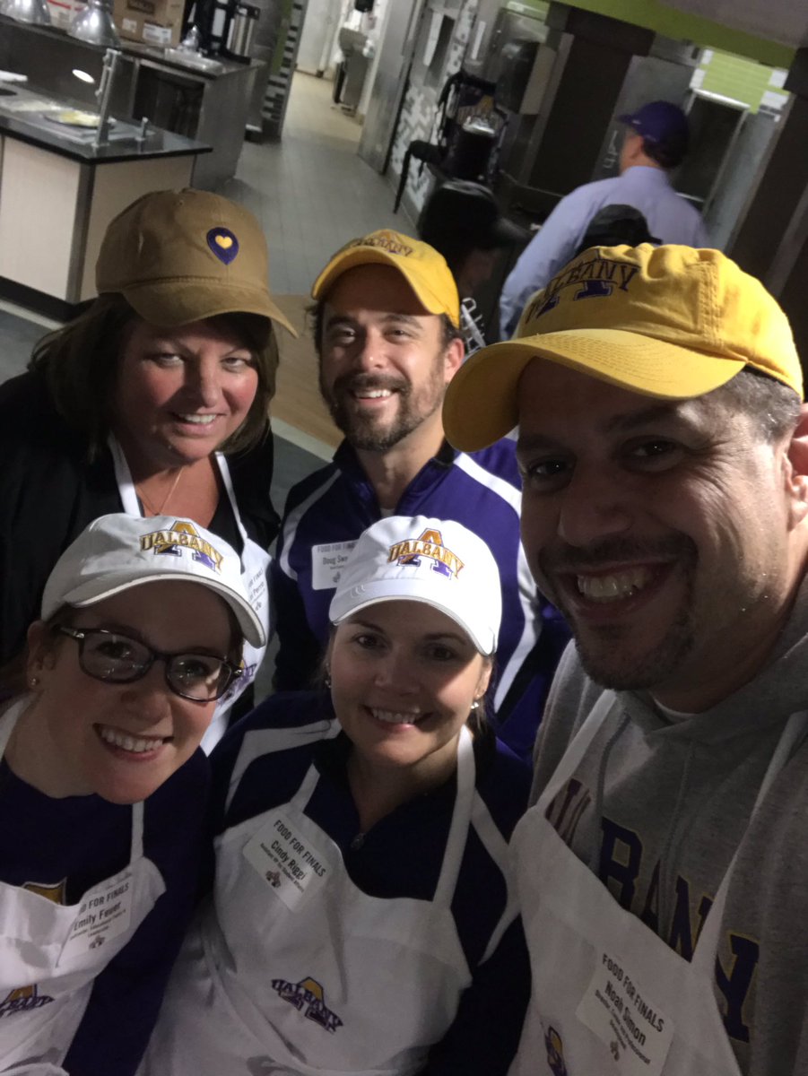CindyRiggi's tweet photo. Ready for @ualbany Food for Finals on State Quad! https://t.co/5g44JQ0i2t