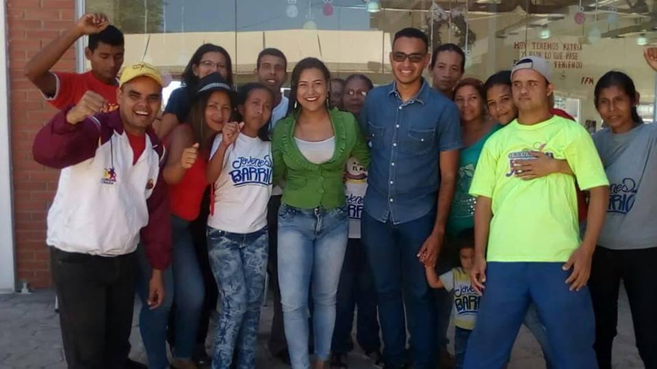 anyhern25947700's tweet photo. @JDB_ANZOATEGUI CELEBRANDO CON LOS CONCEJALES @psuvaristobulo @blancaePSUV @CarlitosRakata2 @luisjmarcano @JovenDelBarrio @NicolasMaduro @gabycomunas18 @Franciscojpsuv FERIAS NAVIDEÑAS https://t.co/Y6b4W6rfdK