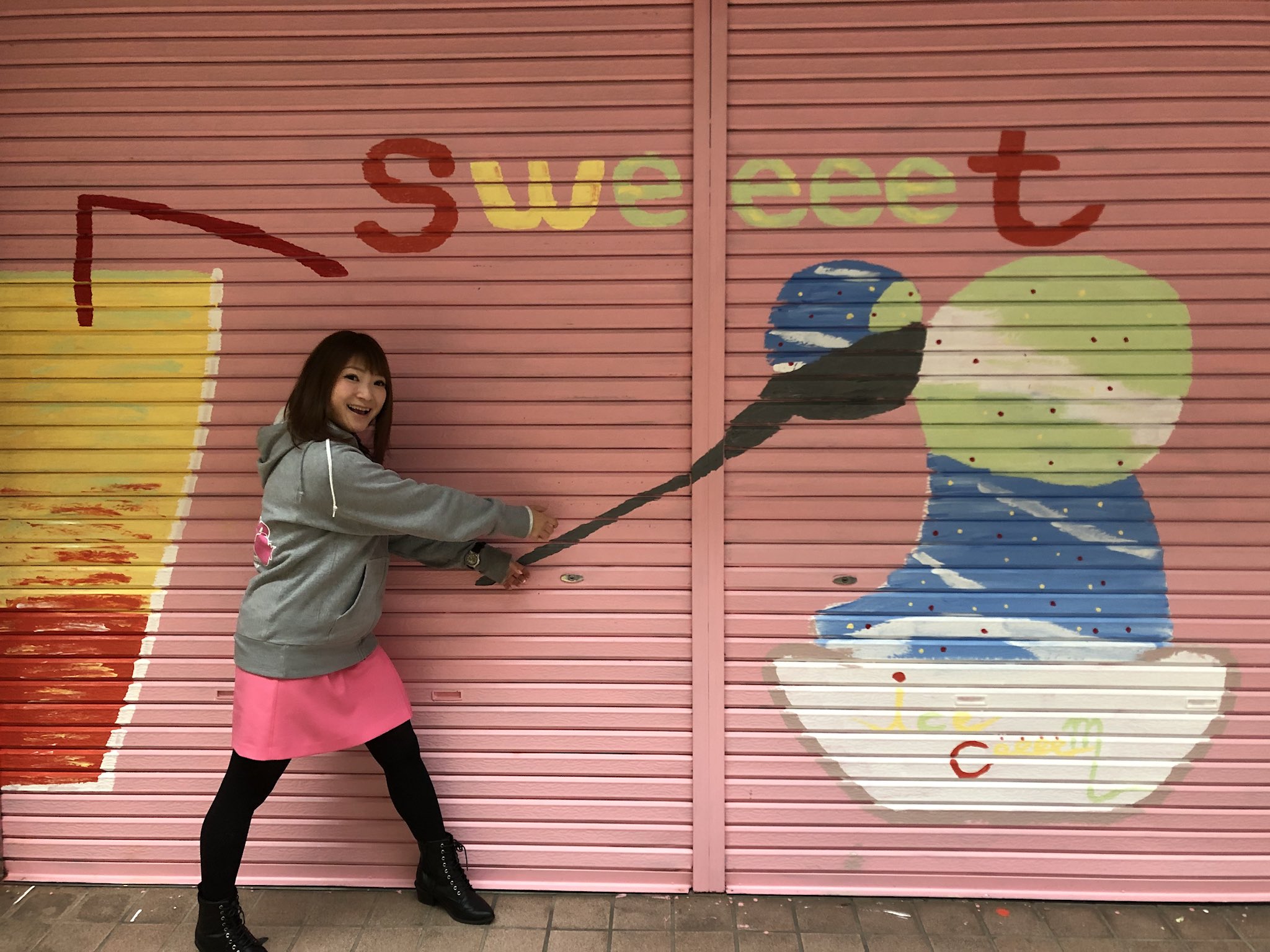 スナップなう By Rkbラジオ スナッピー 田川市伊田にあります伊田商店街のシャッターはまるでインスタ映え シャッター に可愛いイラストついていますよ Rkbラジオ スナッピー シャッターイラスト T Co Lzfvxcauje Twitter