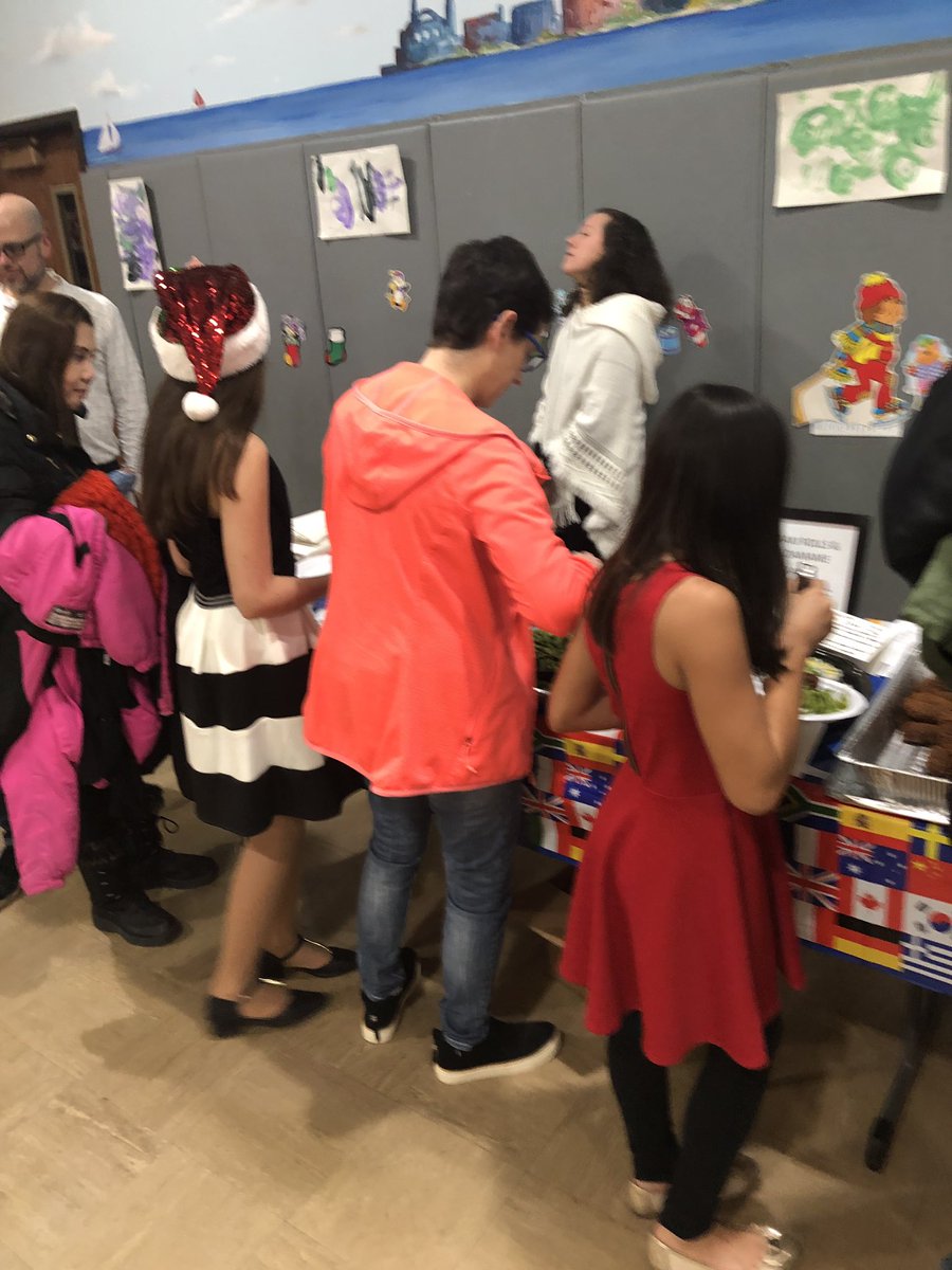 FaithCole42's tweet photo. International Fun Fest at Mann School! #oakpark97 #MannSchool https://t.co/PZo6AyChmC