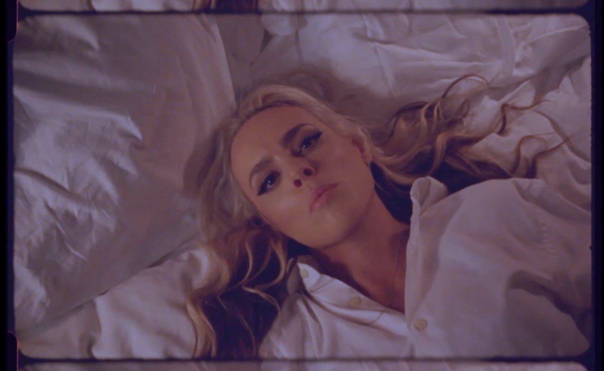AtwoodMagazine's tweet photo. A raw, nostalgic outpouring of the heart, @KatyTiz‘s “Life” ft @Eddrewett captures the substantial depth of true romance — even if it’s fleeting.

♥️ https://t.co/3rSvrzuz8x ♥️ https://t.co/rizfDvBKTG