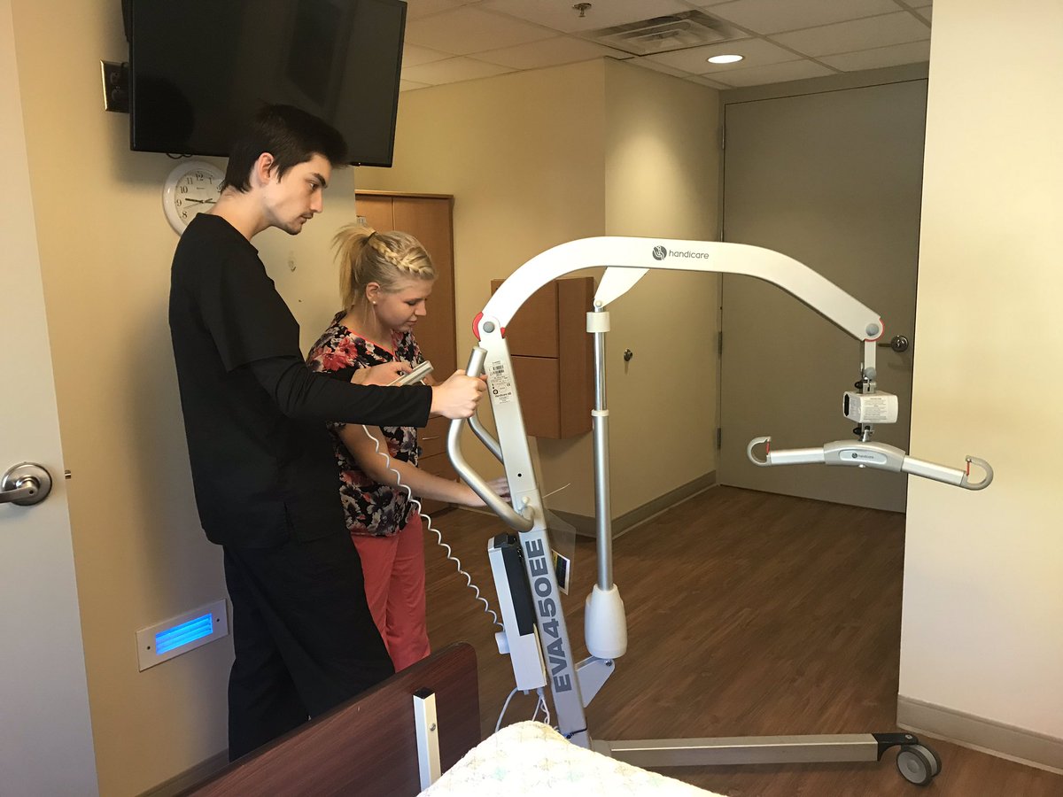 wardHS12's tweet photo. Laney Honors Fundamental Students in their Clinicals at the Davis Community #nhcsCTE #cte https://t.co/VYrNvNyArg