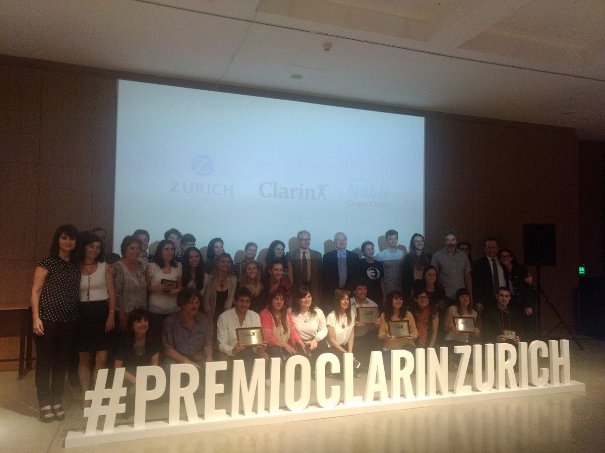 Fotos de <a href="/palaciosmalau/">Maria Laura Palacios</a>, <a href="/karenjroberts16/">Karen Roberts</a> y mentoras de #ChicasProgramadoras (Marisabel, Flor y Cami) en los Premios Clarín a la Educación.