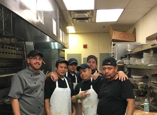 Houlihansjobs's tweet photo. S/O to our @Houlihans Northeast crew out of #newbrunswick NJ! Killing it all day and showing the guests amazing plates. Thanks to Alex, the KM and his crew! #houcrew #houlihans https://t.co/p4pPN4jAl7