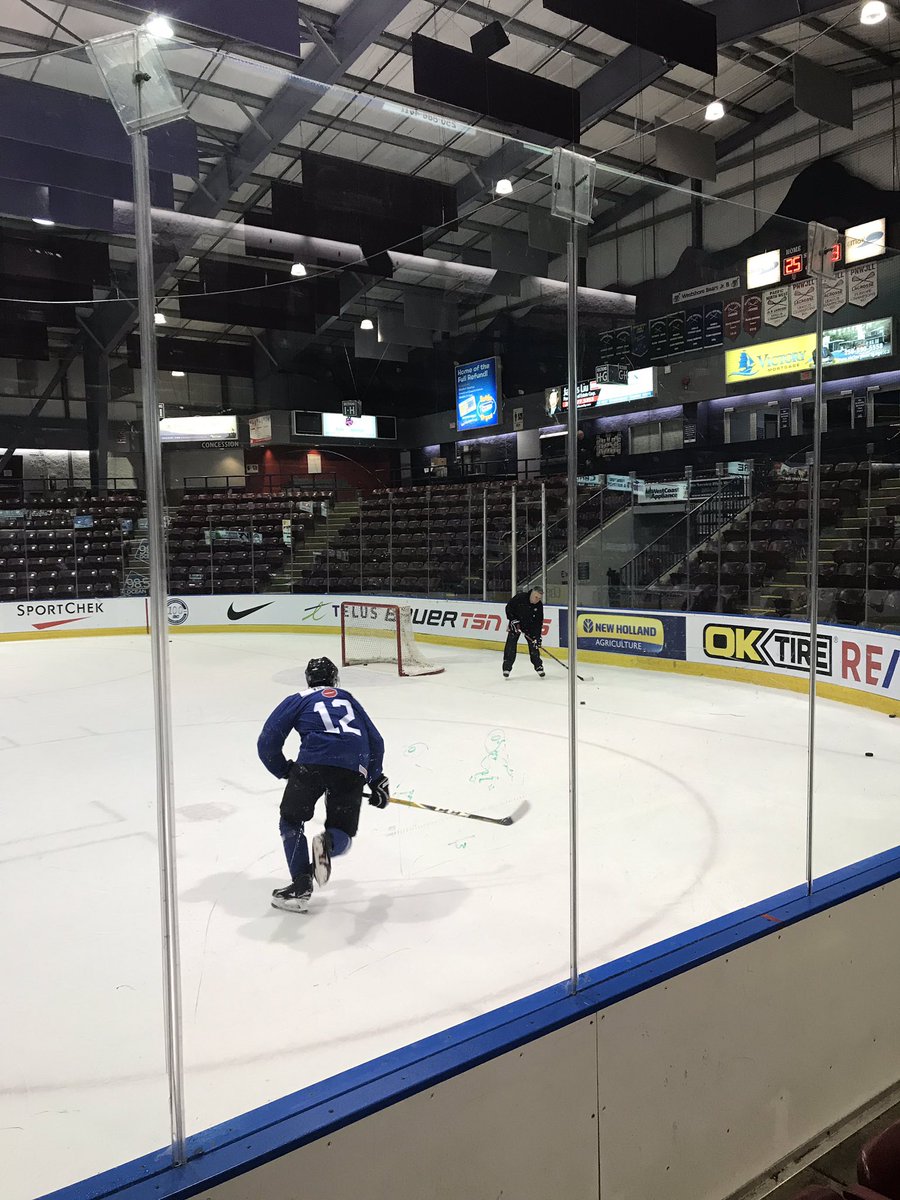 TSNBobMcKenzie's tweet image. Jaret Anderson-Dolan (wrist) and Gabe Vilardi (back) hit the ice for the first time at Team 🇨🇦 camp tonight. Neither of the LAK prospects participated in either of two team practices today but are working individually with coaches now.