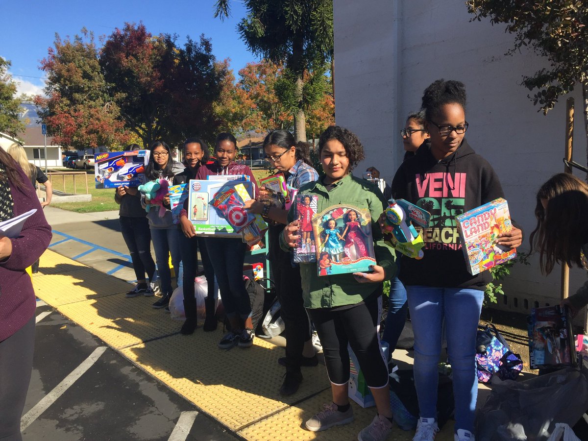 ujheagles's tweet photo. Thank you to everyone who participated in the toy drive! The JUMP club collected over 60 toys for the Upland community! They also got to learn about the paramedic career path 🚑 #eaglesgiveback #eaglesgetrad #communityservice #uplandstrong #showingkindness https://t.co/IXYOyeT40V