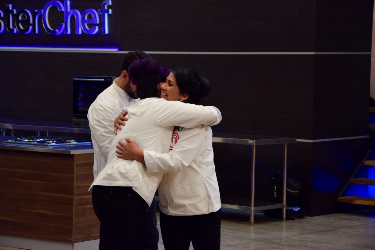 KnorrPY's tweet photo. ¡La primera persona en pasar la primera prueba de las finales #MasterChefPY es NANCY! 🎉🎉🎉❤️❤️❤️ https://t.co/WAhZKKQLXd