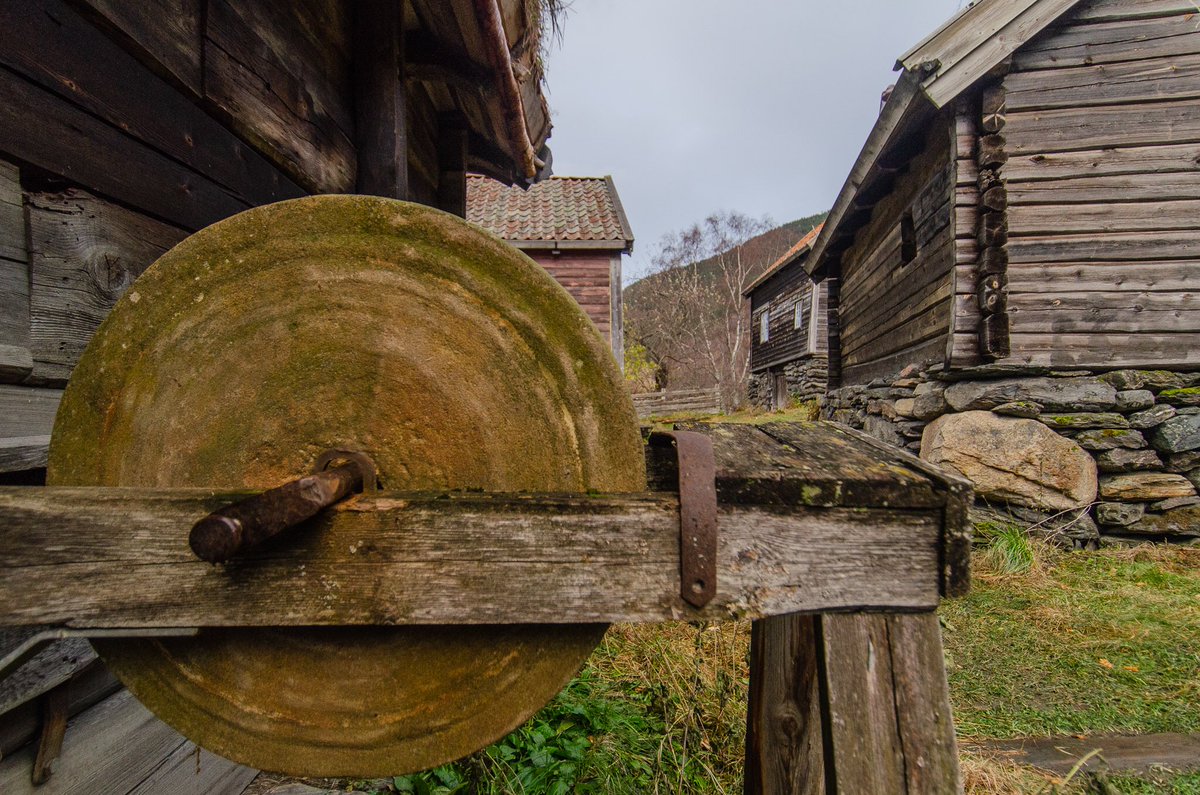 sa_hewitt's tweet photo. While we explored the deserted 17th century farm village of #Otternes near #Flåm, #Norway, it felt like everyone who’d lived there before was watching us. @michelleryeo #explorenorway #nikon #travelphotography https://t.co/m9FsQ6gEA4