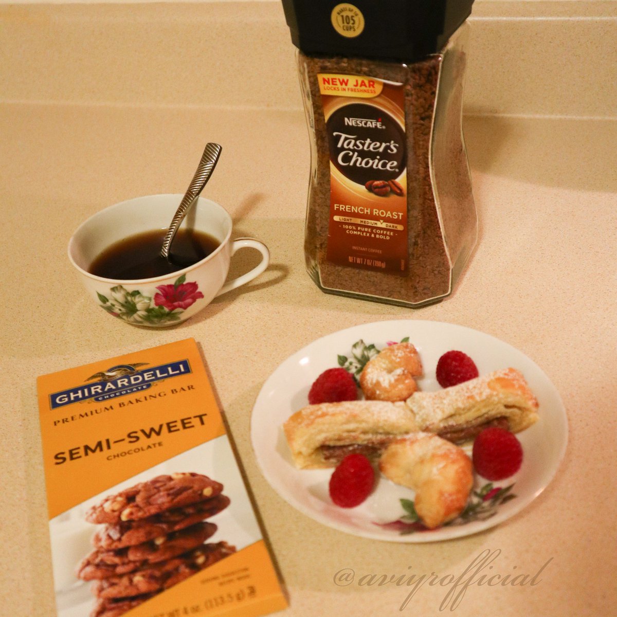 AviYRofficial's tweet image. Breakfast is better when you start with @LoveGhirardelli ! Put #Ghirardelli chocolates in puff pastry dough, twist it anyway you like and bake. Sift powder sugar on top for presentation 😉😋 
Serve with @NESCAFE
Try dunking it 😉
#chefhack #pastry #yum #cheflife #baker #momlife