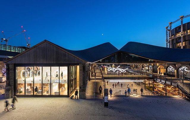 Last night’s crystal clear Winter light captured by the very brilliant @johnnysturrock #photographer @cosstores @coaldropsyard looking really fantastic. The big glass wall was the original 1851 entry into the Eastern coal Drops for 2 steam powered locomo… ift.tt/2EqfgTt