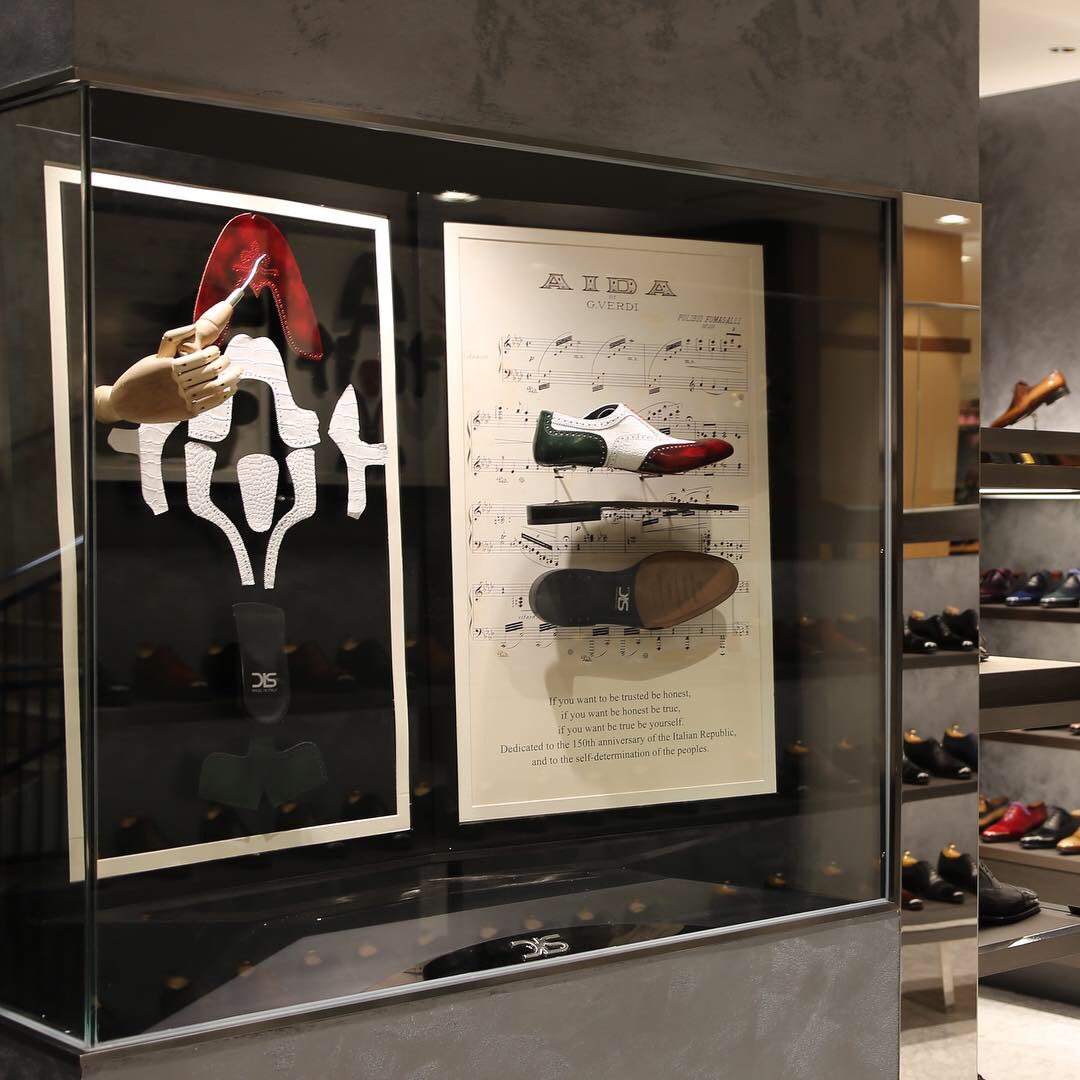 DesignITShoesJP's tweet photo. 本日〜12/25まで、#伊勢丹新宿店メンズ館 B1Fにてパターンオーダー会を実施します！タブレットを利用してカスタマイズできますので手軽に好みの一足が見つけられますよ！ #disを履く #オシャレ男子 #イタリアンシューズ #パターンオーダーシューズ #自分へのご褒美 #designyourown #革靴 https://t.co/QIfB1ykjPW