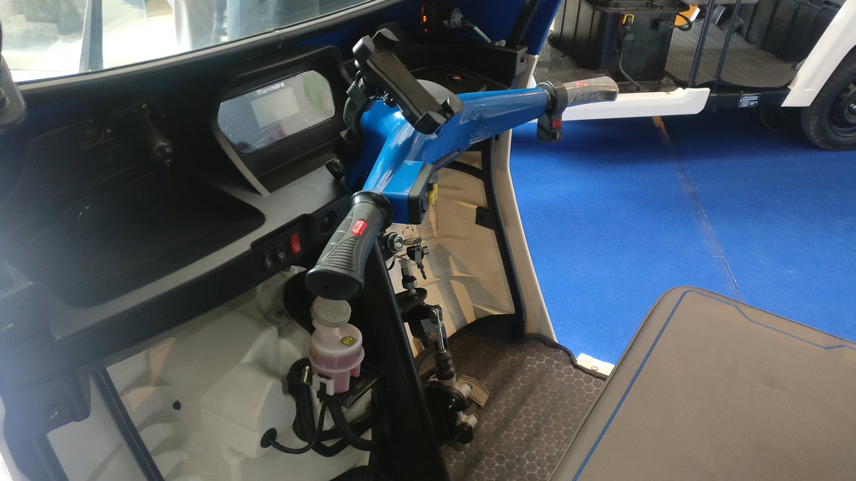 autox's tweet photo. As per the MoU, #SmartE will introduce the first 1,000 units of the @MahindraElctrc Treo and Treo Yaari electric three-wheelers in Delhi NCR by March 2019. #GoElectricWithME #MahindraTreo https://t.co/yHxVIOv9DJ