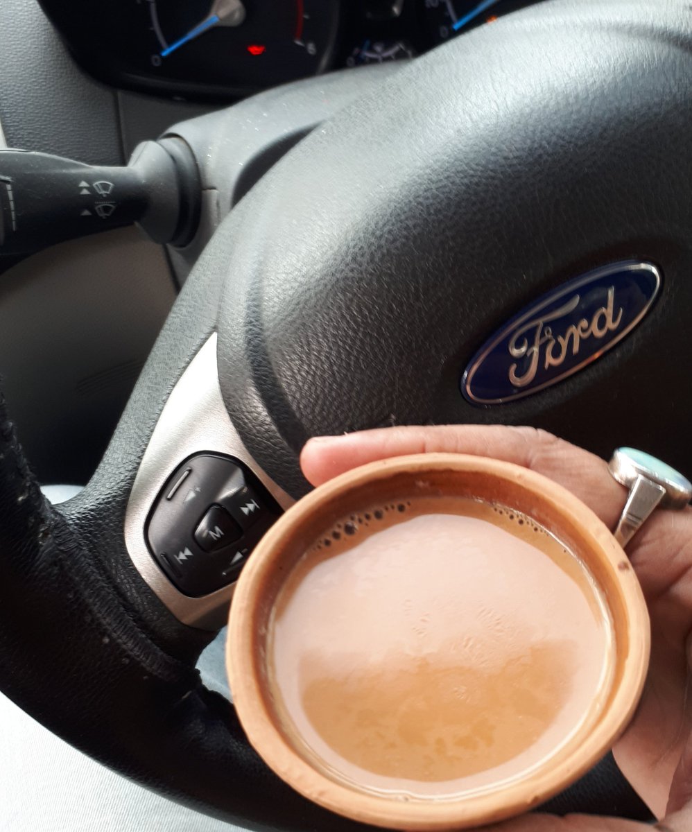 Live_Gyan's tweet image. खैर, मदिरा मैं पीता नहीं। चाय मुझको बेइंतहां पसन्द है। अपने &quot;चायवाला&quot; चौकीदार पर पूरा भरोसा है। मेरा देश उसकी निगहबानी में सुरक्षित है।
एक बार मेरे साथ बोलिये....भारत माता की जय।😊✌
#MypmModi