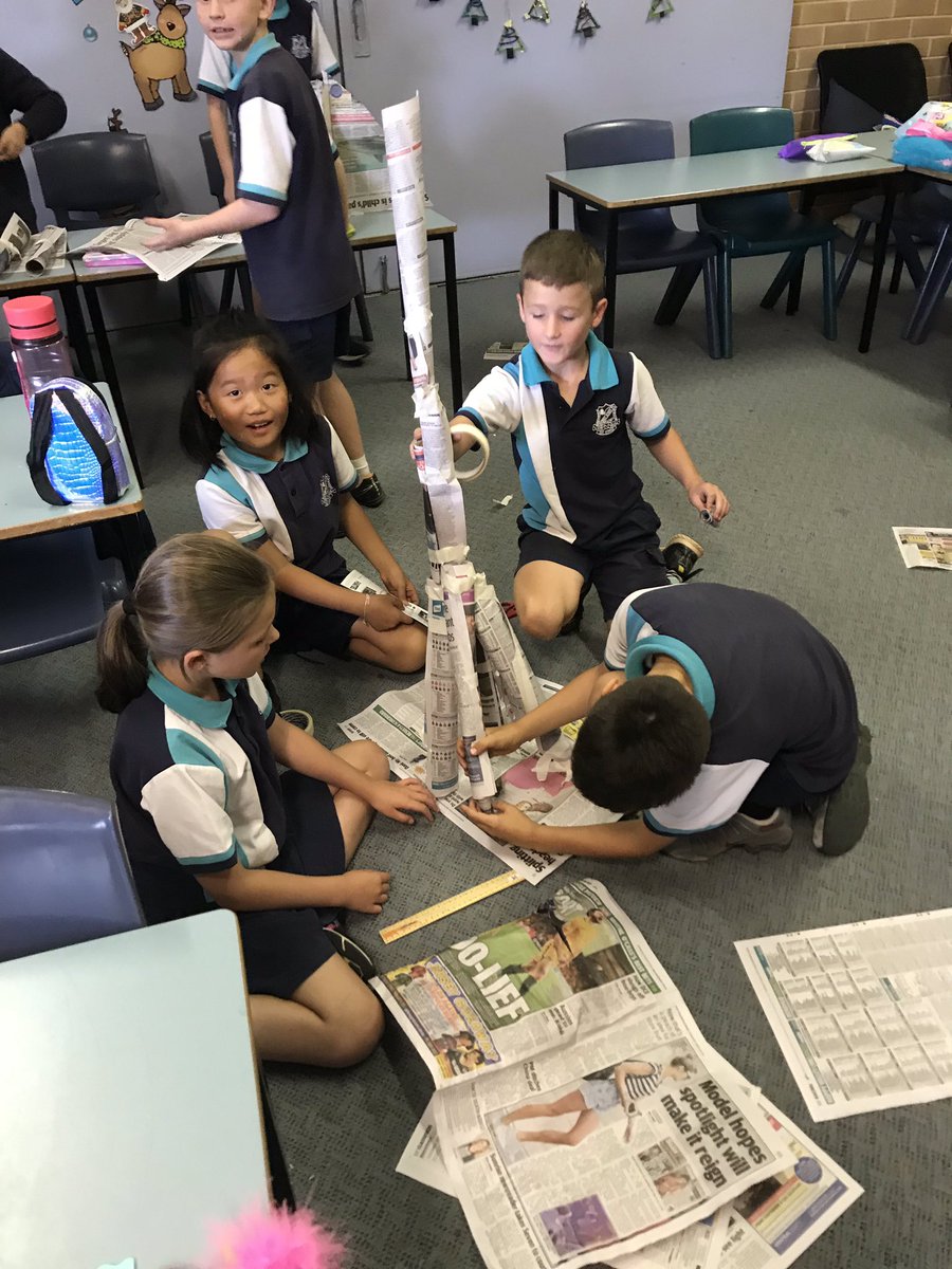 STEM and Christmas put together is my FAVOURITE time of year #STEM <a href="/ThomasAcresPS/">ThomasAcresPS</a> the skills these Ss are exhibiting after a yr of STEM amazes me! No arguing, no fighting, all engaged and independent for the first time ever!!