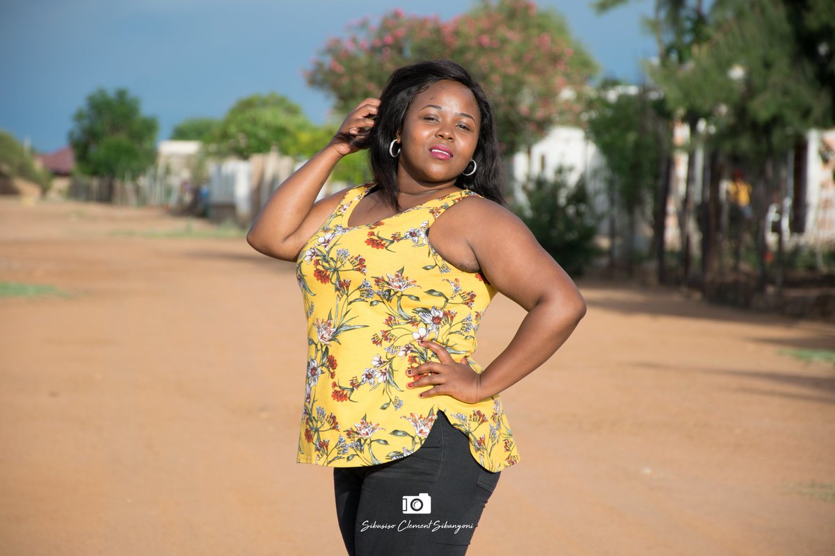 Clemy_Media's tweet photo. #LindokuhleImbongikazi she will be on @Ikwekwezi_FM today with @sombali on #Siditjhile show at 14:00 taking us through her journey of being a Poet 🎤

Make sure to tune in to the show.
Subscribe to her channel 👉 https://t.co/NRtBjVA1aA

#TagMeToShare https://t.co/70ubMXdRx7