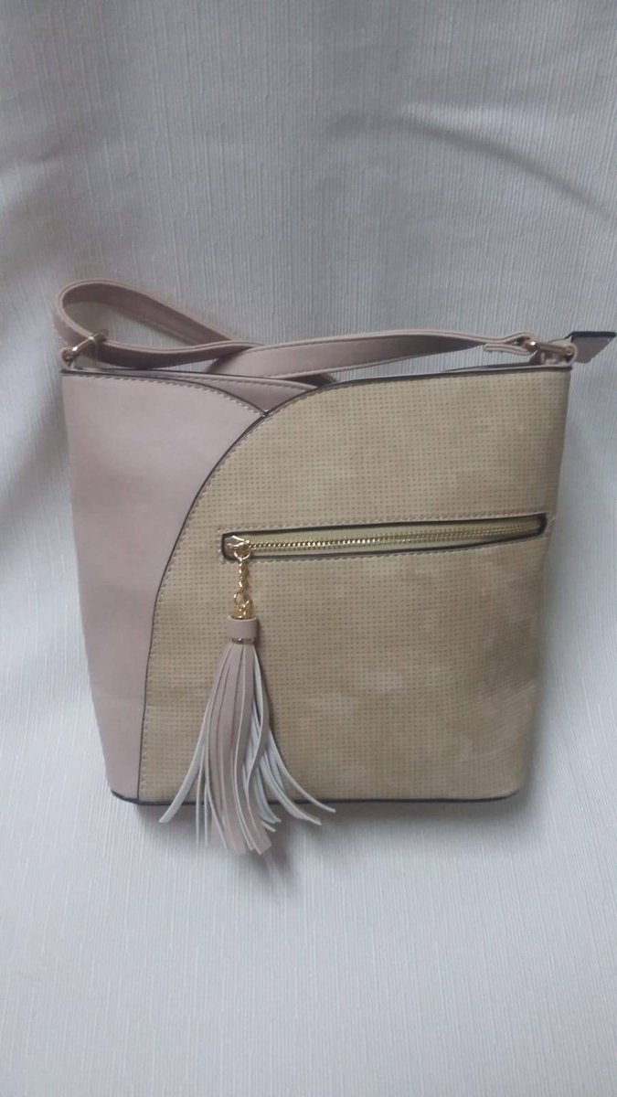 ColomaRegalos's tweet photo. 🎁🎄Ya huele a #Navidad🎄🎁 y con estos #bolsos aciertas seguro😍😍 https://t.co/aLEAE0p73T