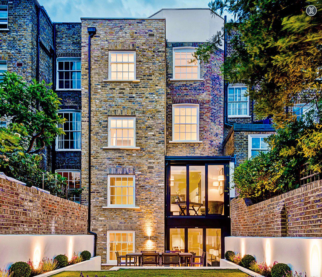 The #interior scheme was designed to enrich the property’s #Georgian features in a contemporary setting, resulting in a space that exudes timeless #elegance. This concept was executed in discretion, outstanding #craftsmanship, innovative #design and the highest quality materials.