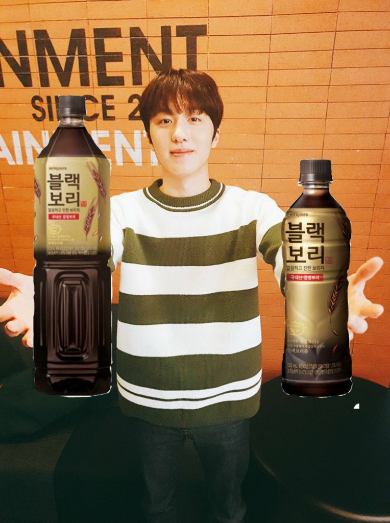 Gwiyoungbin's tweet photo. When choosing CF model #블랙보리
choose people who like it... and here they are
#블랙보리SF9 #SF9 @SF9official 
#블랙보리 https://t.co/44TN4vxzc7