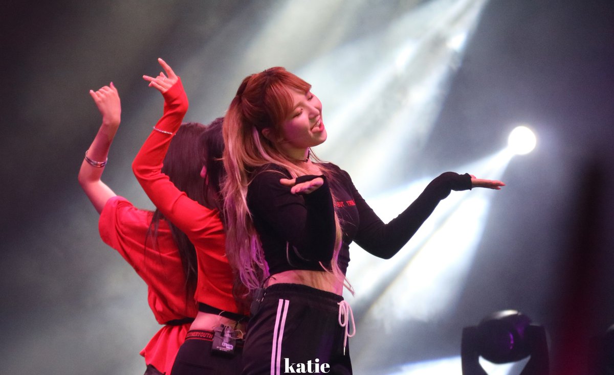 sailitnw85_'s tweet photo. 20180520 #wonderkconcert #redvelvet #rv #wendy #seulgi #레드벨벳 #웬디 #슬기 보고싶다ㅜㅜ https://t.co/mKNXUaIdfD