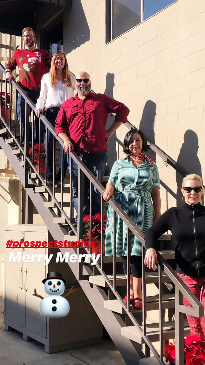 KMcKOnline's tweet image. #GreysAnatomy art &amp;amp; #SetDecorating dept getting into spirit for Tuesday's #HolidayParty at studio. 💖🤶🏼🌲💖☃️

📷 @NicDecorator / IG stories