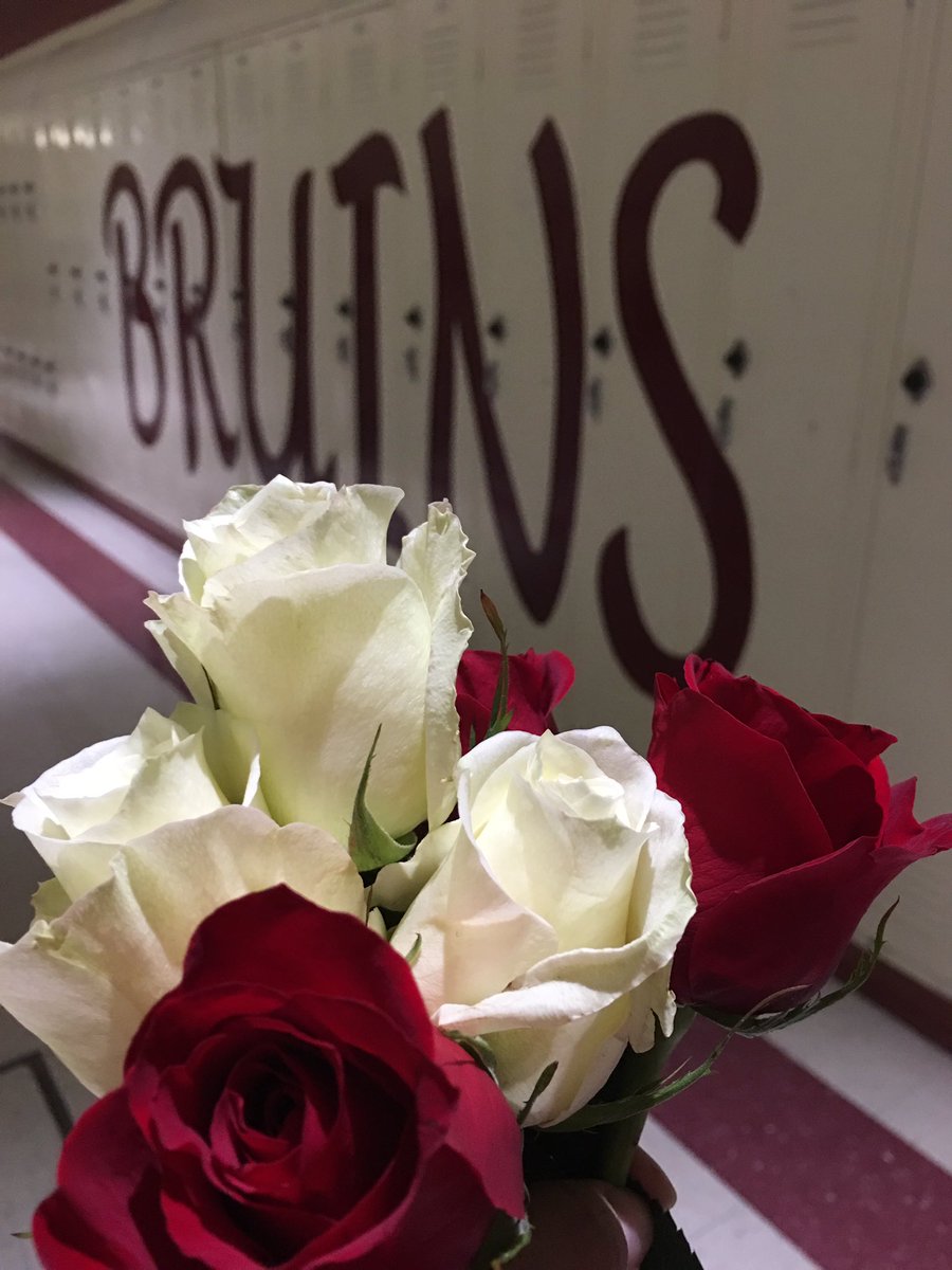 btalonia's tweet image. Grateful to parents who helped me stop and smell the roses tonight! #momsasprincipals #JoyfulLeaders  #ASDeveryOne @mvhsbruins @alpineschools