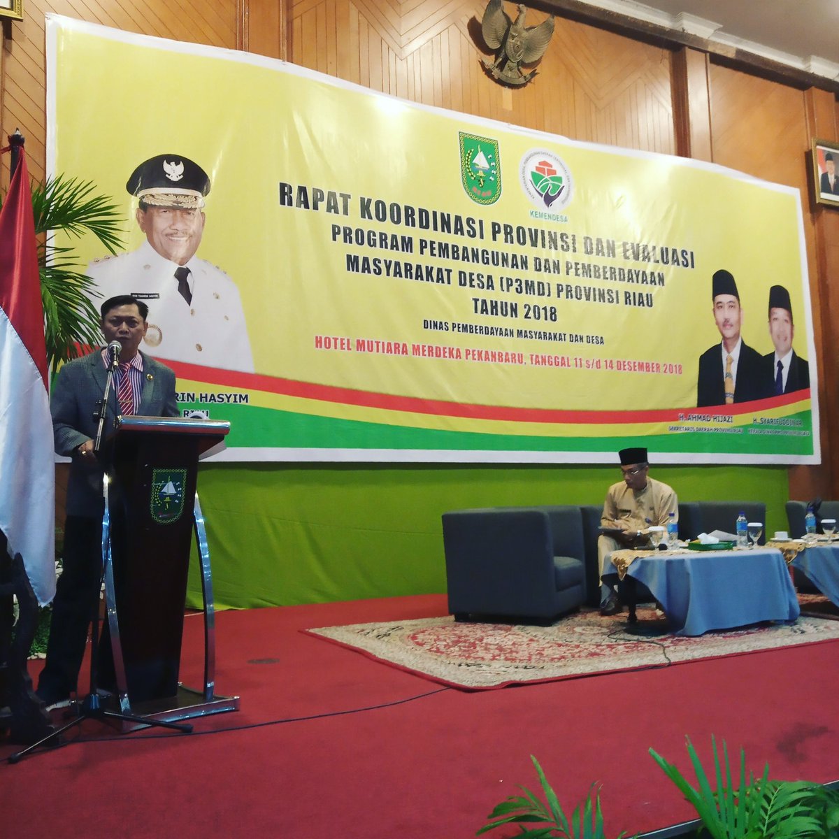 RiauP3md's tweet photo. Paparan Materi dari POLRI pada Rapat Koordinasi Provinsi dan Evaluasi Program Pembangunan dan Pemberdayaan Masyarakat Desa (P3MD)  Provinsi Riau Tahun 2018
#satkerp3mdriauyess...! https://t.co/AkjAL3nT8W