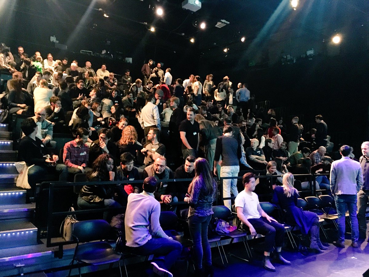 vchan's tweet image. This may have been the biggest #TechVAN meetup I’ve ever hosted! Just under 200 people came tonight! Yeah, to a meetup in mid-December! Wooo! Kudos to everyone! 🙌🏻