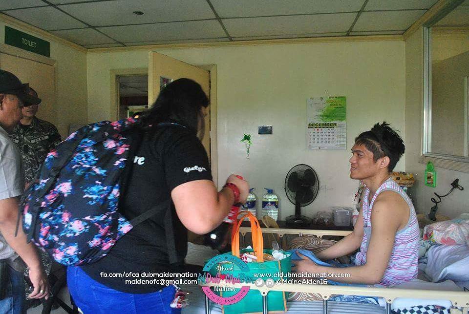 MaineAlden16's tweet photo. On our third year, we gave back to our brave soldiers who fought day and night to free the city of Marawi.

@aldenrichards02 @mainedcm

#ALDUBBothHappiest 
#ADNSantas2ndDayNgPahavs https://t.co/zvu14pd4Rh