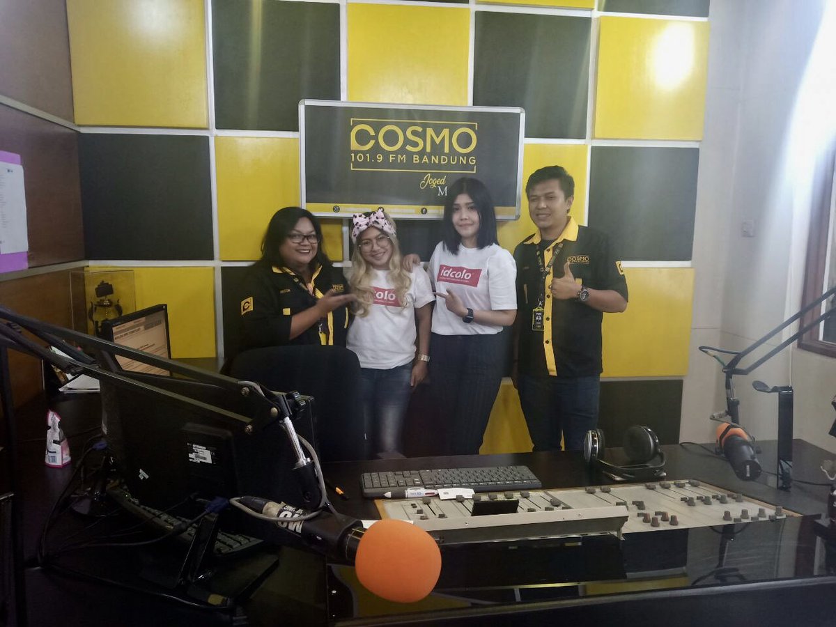 idcolo's tweet photo. Thank you @radiocosmo sudah diberi kesempatan untuk LIVE TALKSHOW-nya.
••
Thank you juga buat Teh Christine dan Aa Rangga 😄🙏🏻 See you di next Talkshow yaa
••
Coba cek youtube @radiocosmo untuk LIVE TALKSHOW Idcolo
#makelifeeasier #socialmedia #marketing #business #radiocosmo https://t.co/ezWch9Bm9I