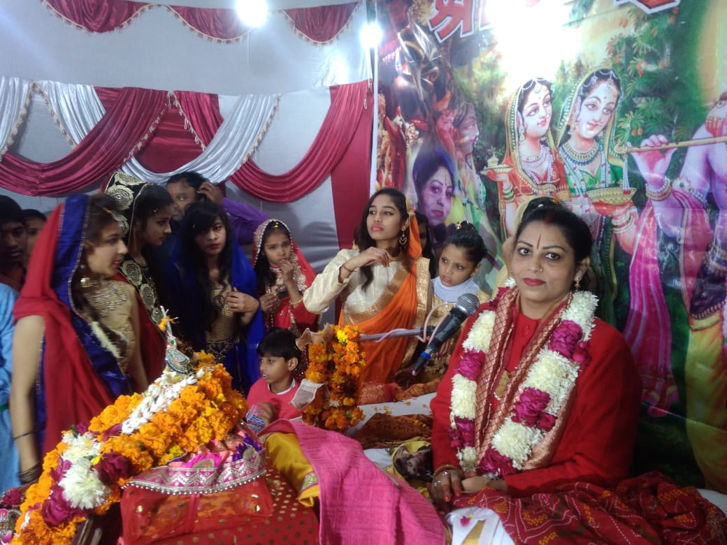 narayanseva_'s tweet photo. नारायण सेवा संस्थान उदयपुर शाखा हरिद्वार द्वारा एक अनूठी पहल।
श्रीमद भागवत कथा के साथ एक जरूरतमंद जोड़े को बांधा परिणय सूत्र में।
साक्षी को मिला जीवन साथी, सैंकड़ो लोगो ने दिया एक साथ आशीर्वाद।
#narayansevasansthan #Divyangwedding https://t.co/efYZxTGZrd