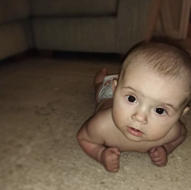 PTAustin316's tweet photo. My daughter is showing me how to do a push-up and I have to admit her push-up is way better than mine. LOL 😂 #Workout #WorkoutNight #MyBabyGirl #BabyPushUp #Abs #MyWorkoutBuddy https://t.co/bBG2ulbkU6