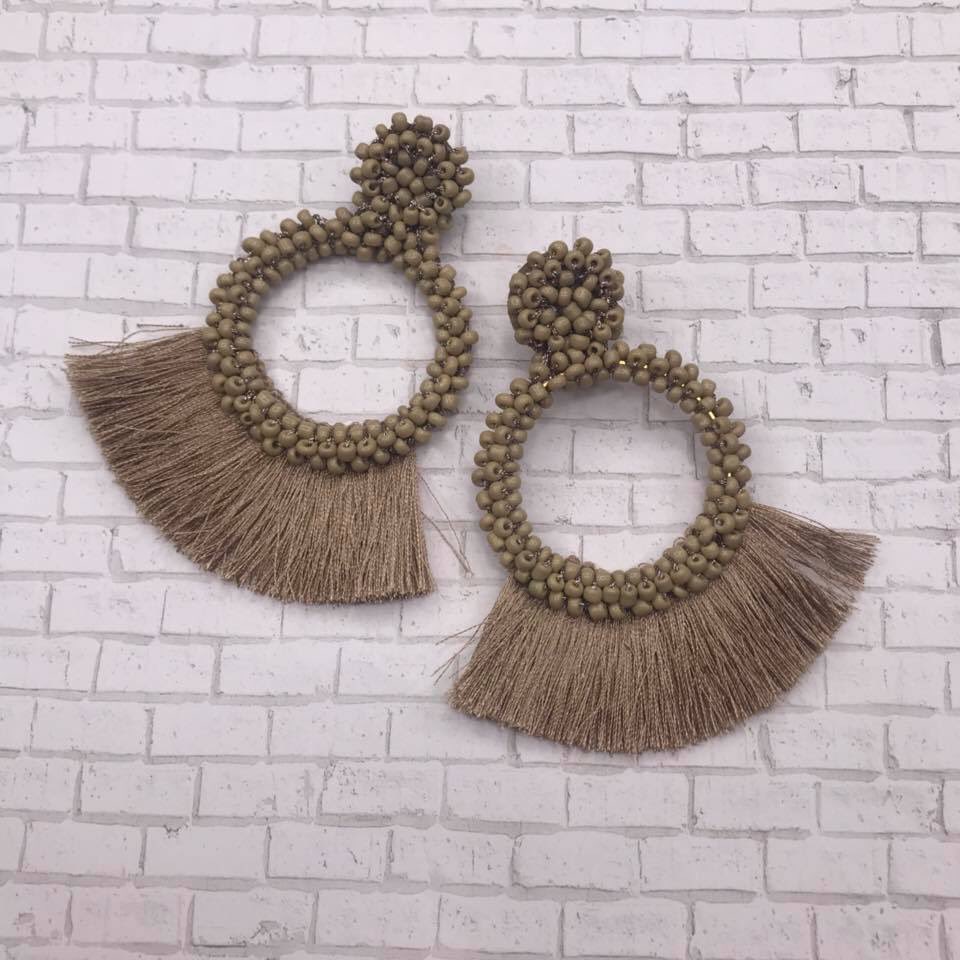 GraceandMay1's tweet photo. Beaded tassel earrings! Yes, please!!!! 🙌🏻 We have hundreds of items hitting our much anticipated website tonight at 8PM EST! 

🛍 WEBSITE: https://t.co/5n23DTVMXv 

👉🏼 Which color is your fav? 🔥 https://t.co/pVnavehSdJ