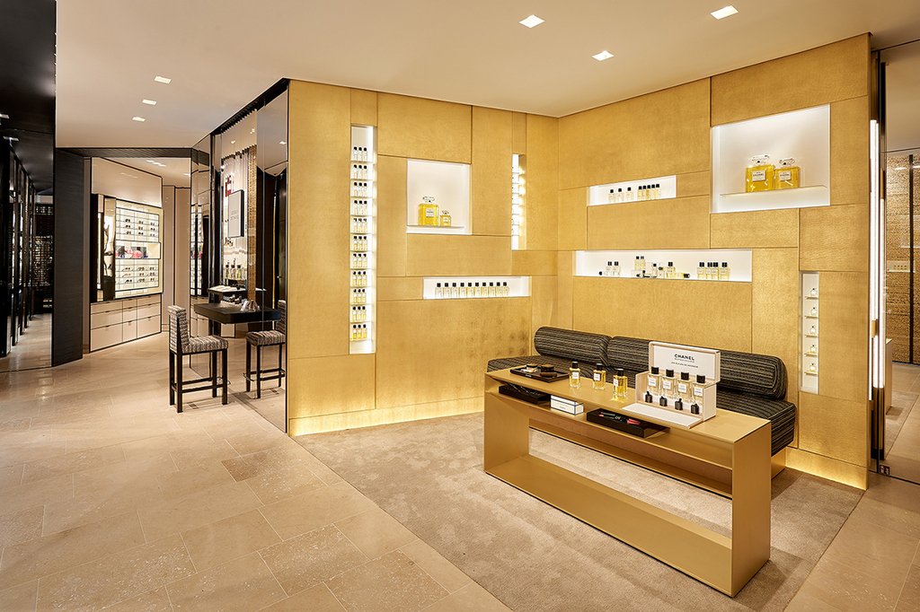 Signé Magazine on X: Maison @CHANEL welcomes a new boutique at number 19  rue Cambon. Three restored and transformed historic buildings have been  combined to create 1,000 square metres of floor space