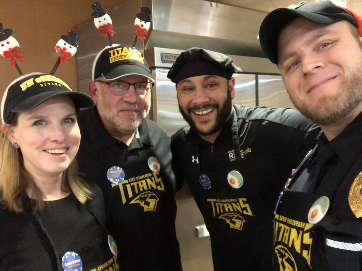 UWOPD's tweet photo. @UWOPD @polklibrary @UWOStudentRec #uwoprovost made some great omelets tonight at the #chancellorlatenightbreakfast @uwoshkosh #titansarestudying #graduationisaroundthecorner https://t.co/ZXrYcuHOiT