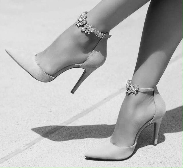 Morning Boys &amp; Girls!
Feels like i have been in the office for hours already.
I am working on auto pilot presently.
Smile, be happy &amp; have a great day xx