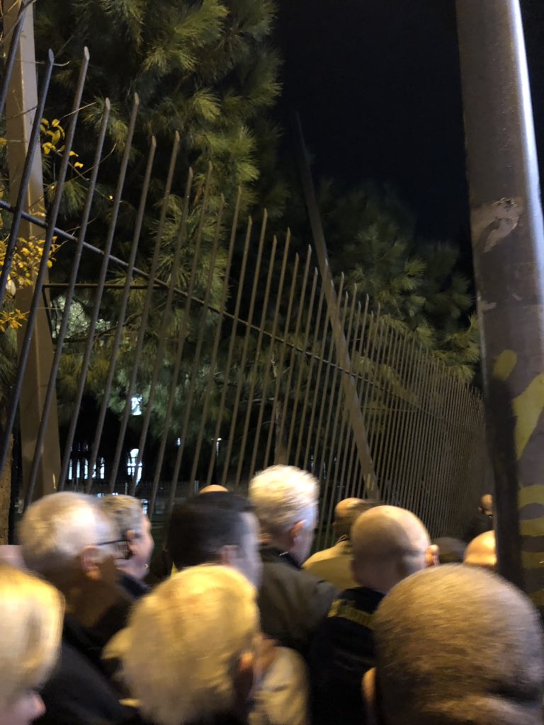 jetodareistodo's tweet image. Spurs fans badly treated outside Camp Nou. All fans funnelled through no of narrow pinch points. Fans squashed &amp;amp; frustrated. Other side were riot police waiting to pounce. Fans have to give up all rights &amp;amp; fodder for baton charges. It isn’t acceptable and must be addressed.